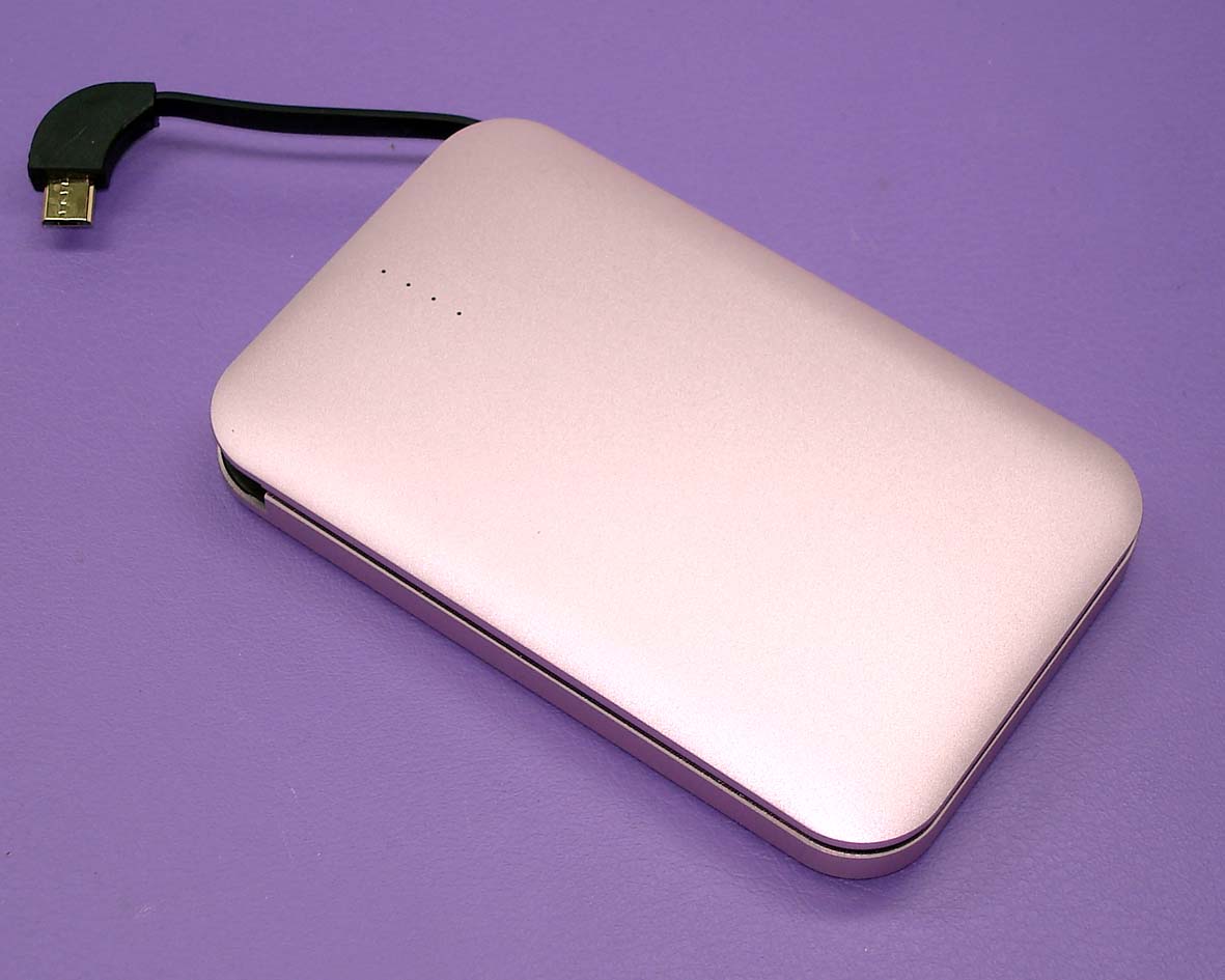 ������������� ������� ����������� Powerbank QUAN � ��������� MicroUSB-Apple Lightning 8000mAh 5V 2A