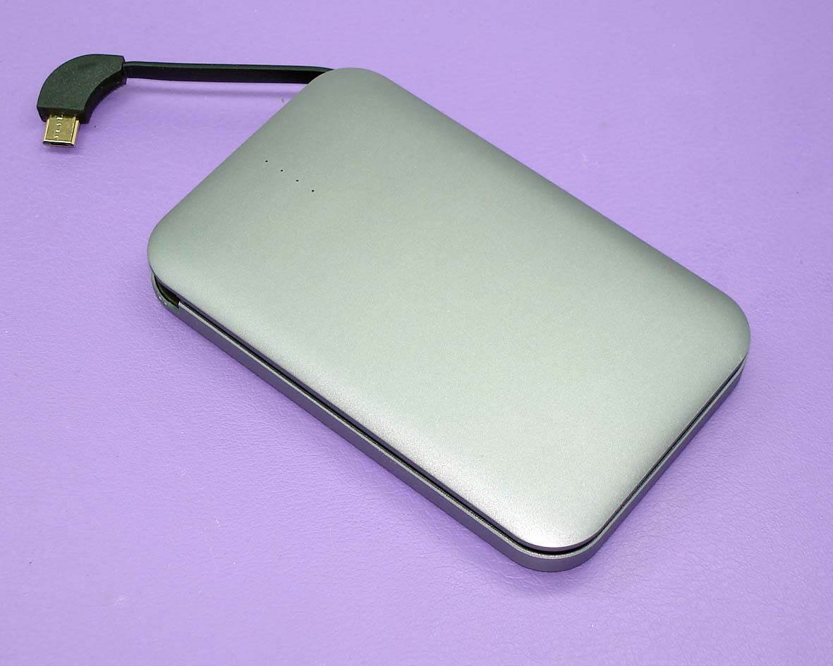������������� ������� ����������� Powerbank QUAN � ��������� MicroUSB-Apple Lightning 8000mAh 5V 2A